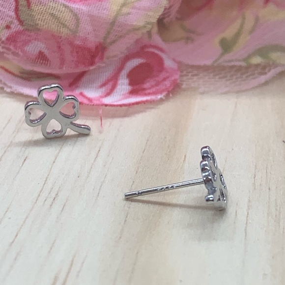 🌟 Silver 925 Clover Stud Earrings - Picture 4 of 5